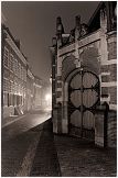 Entrance door of hide church Vereenigde Doopsgezinde Gemeente Haarlem, Frankestraat